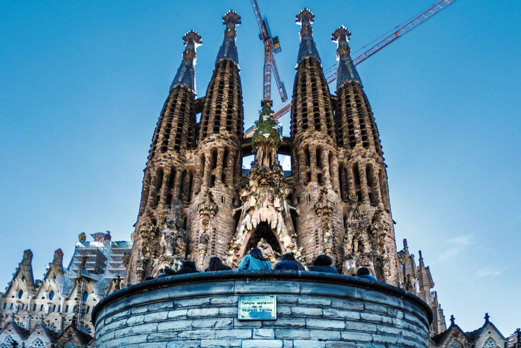Die Geburtsfassade der Sagrada Familia und die Türme.