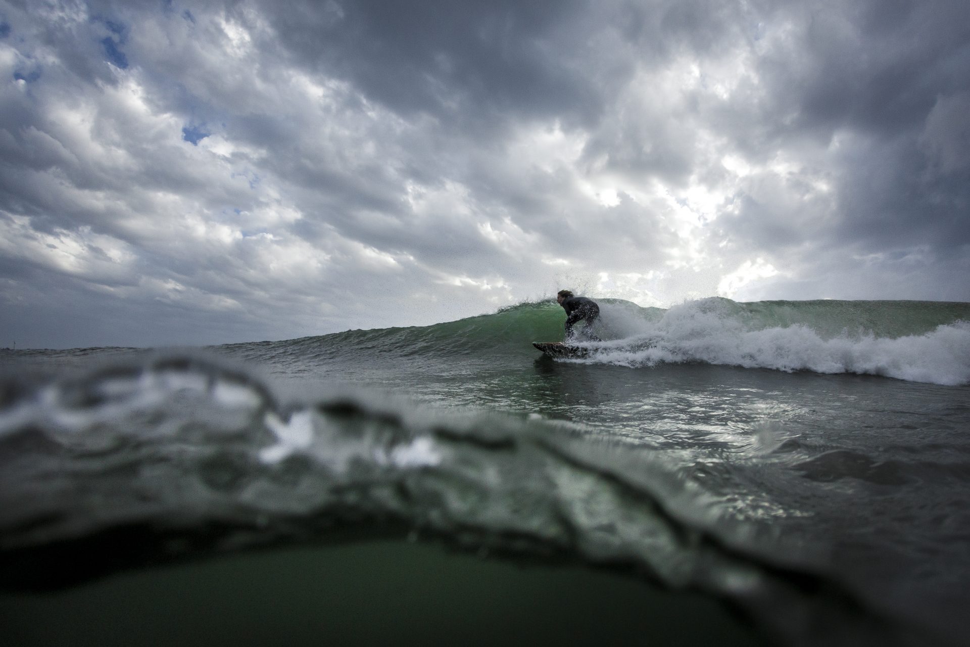 Surfen in Barcelona Die besten Spots für Wellenreiter