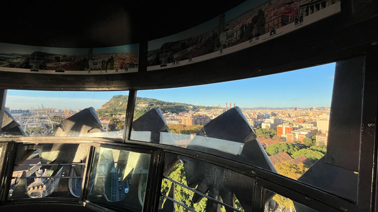 Die Aussichtsplattform im Inneren der Kolumbussäule.