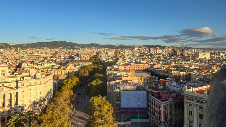 Blick vom Kolumbusdenkmal auf die Ramblas.