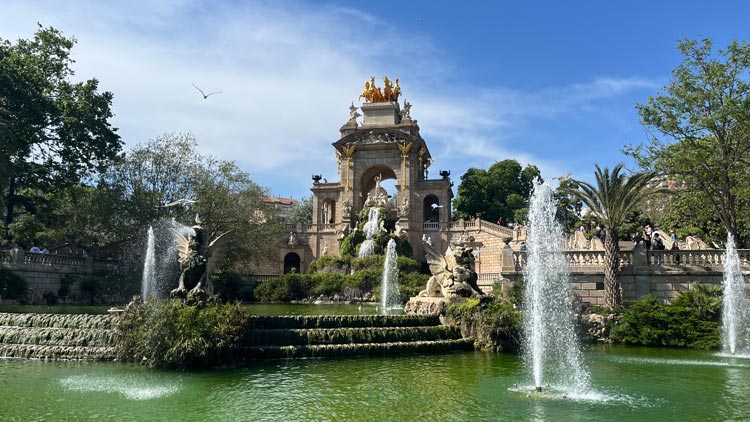 Der monumentale Brunnen in Barcelonas Stadtpark Parc de la Ciutadella.