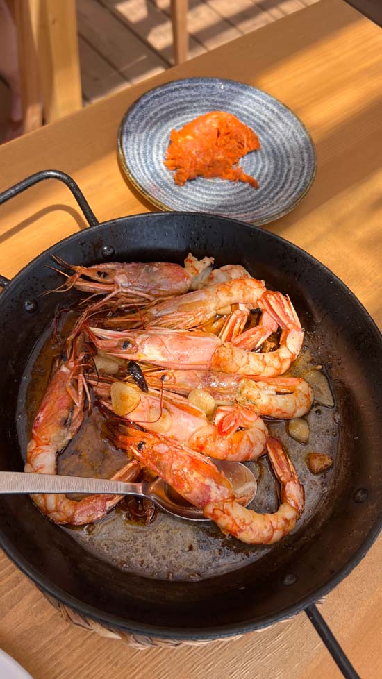 Eine kleine Pfanne mit Gambas.