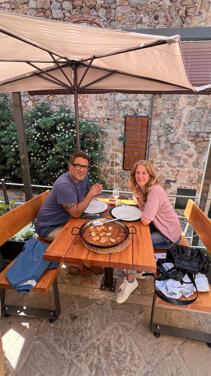 Wir lassen uns eine Paella al Senyoret in Tossa schmecken.
